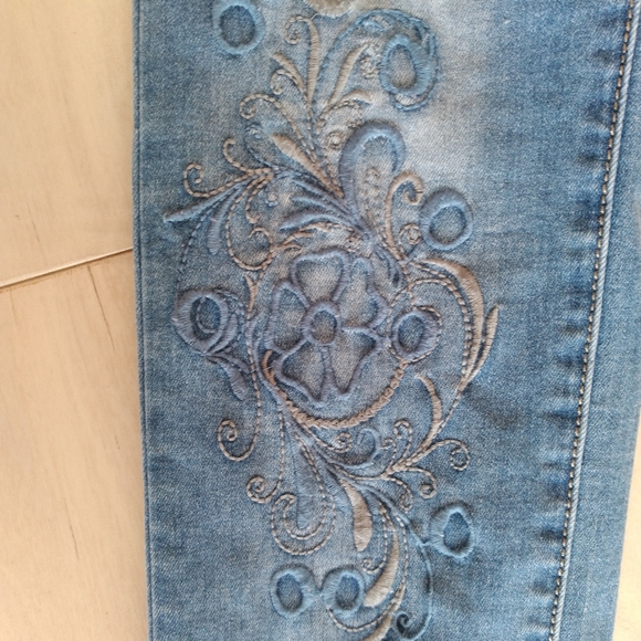 Scroll Embroidered Jeans - Picture 8 of 16